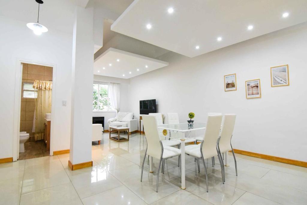 Dpto. En Recoleta: Calido, Proximo Y Confortable Buenos Aires Exterior photo